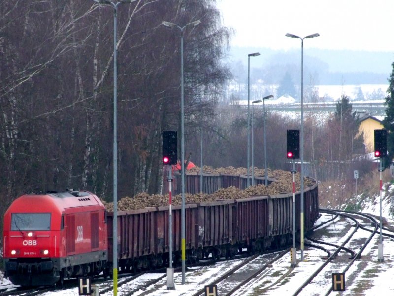 2016 070-1 erreicht mit GAG 59035 (72Ax,1300To)  Bhf. Ried i.I., als  Nachschiebe fungiert 2016 071-9; 081128 