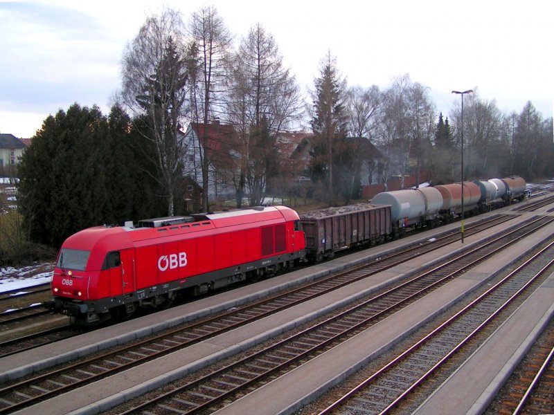 2016 070-1 steht mit dem Abendlichem GZ68807 abfahrtsbereit am Bhf. Ried i.I.;090304