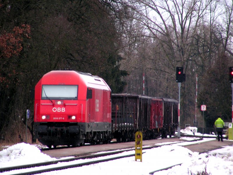2016 077-6 mit Verschubgterzug 78871-78872 im Bahnhof St.Martin/Innkreis, nur einen  Fotoklick  spter als Bild 265545; 090224 