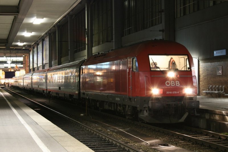 2016 078 mit RE 963 (Mnchen - Linz) am 22.12.2008 in Mnchen Hbf.