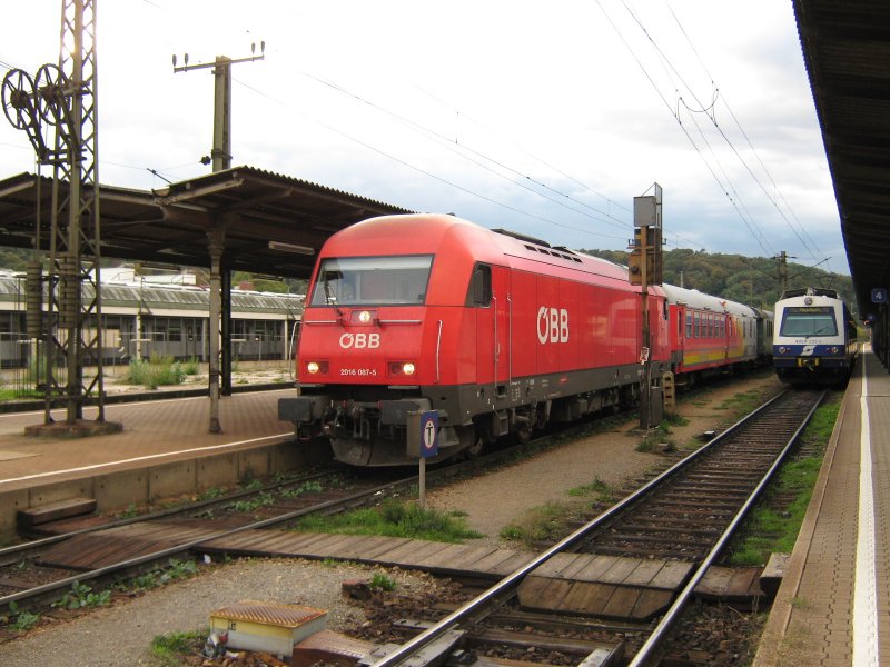 2016 087-5 bei Rangierarbeiten im Bahnhof Wien Htteldorf. 04.10.2008.