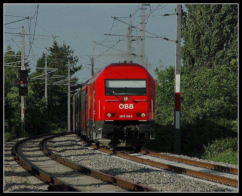 2016 100 am 20.5.2006 mit ihrem SPR 2797 „Pinkatal“ von Wien auf dem Weg nach Oberwart (zwischen Hetzendorf und Atzgersdorf)
