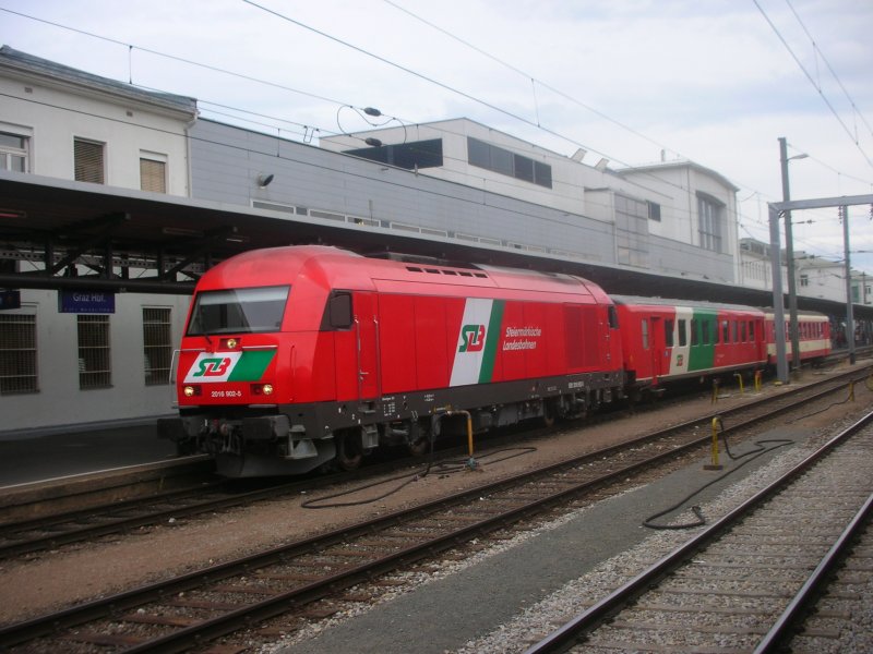 2016 902 der StLB mit Sonderzug D 19254 Graz - Wien (ohne Halt) zum Fuball-EM Spiel sterreich-Deutschland am 16.6.08 vor der Abfahrt in Graz Hbf