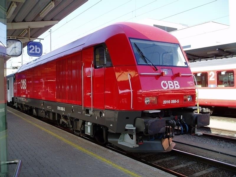 2016.068 nach ihrer Ankunft mit einem Regionalzug aus Jennersdorf in Graz Hbf. am 21.3.2004 nachmittags