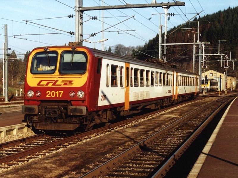 2017 auf Bahnhof Troisvirges am 8-4-2000. Bild und scan: Date Jan de Vries.