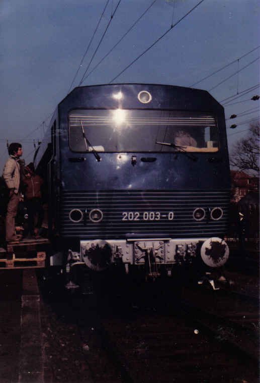 202 003-0 Anfang der achtziger Jahre whrend einer Fahrzeugausstellung in Hannover Hbf.