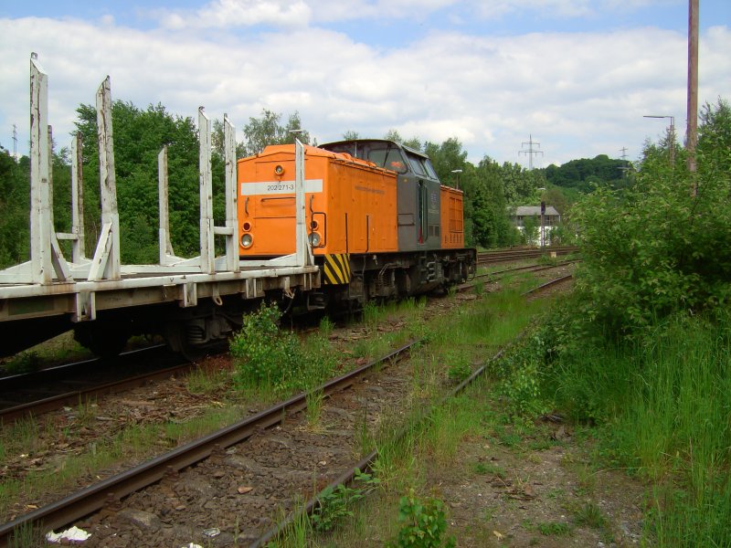 202 271-3 der Bocholter Eisenbahn mit einem Holzzug im Bahnhof Arnsberg (aufgenommen: 22.05.08)