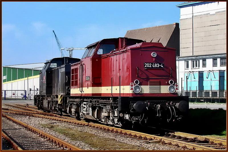 202 483-4 & 203 124-3 vor dem Nordhafen in Stralsund. Diesmal im schnsten Sonnenlicht.   am 14.04.09 