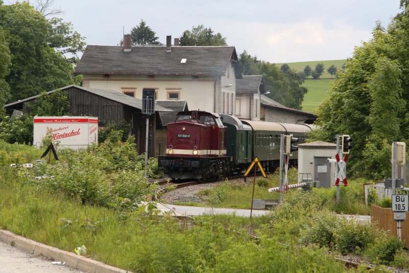 202 646-6 der DB Erzgebirgsbahn verlsst am 05.06.09 dem Bahnhof Scheibenberg. Der Grund der Sonderfahrt war ein Betriebsausflug der Erzgebirgsbahn.