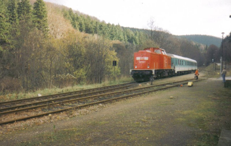 202 743-1 in Holzau(Erzgebirge).Bild von November '98.