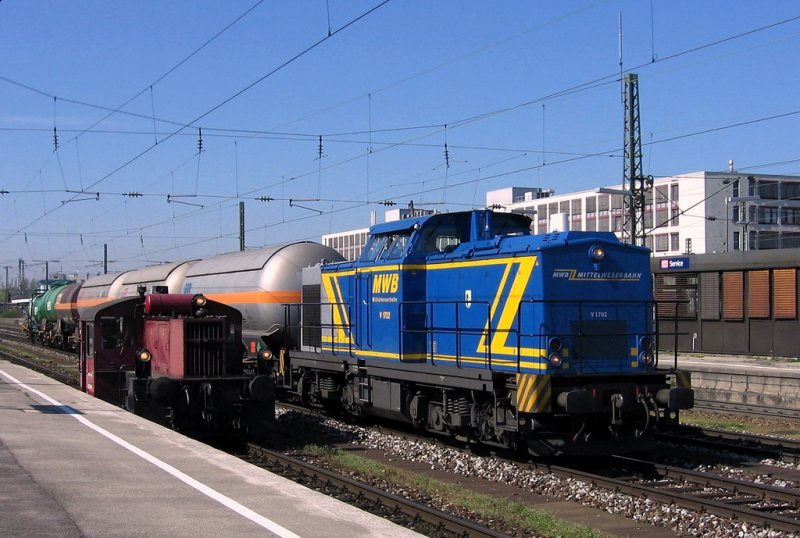 202 827 (V1702 der MWB) und 323 623 in Mnchen Ost (14.04.2007)