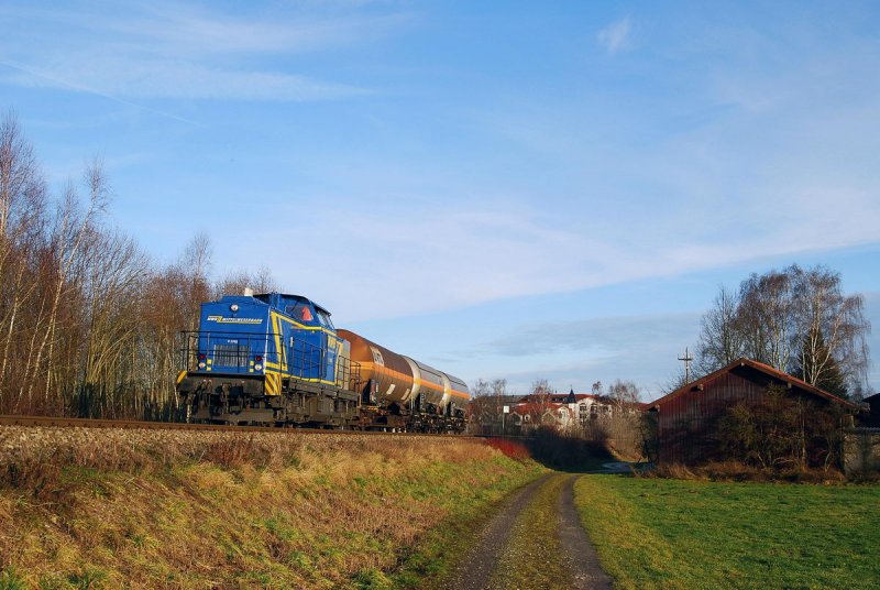 202 827 (V1702 der MWB) mit Kesselzug bei Alttting (10.01.2007)