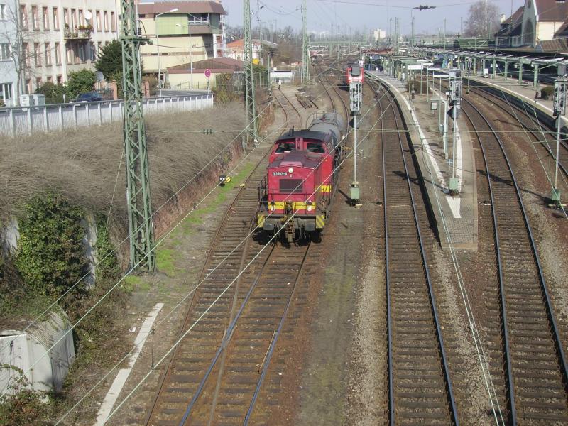 203 007 durchfhrt nach kurzem halt am 27.2.06 Worms.