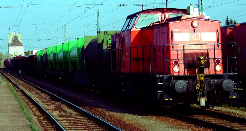 203 116 wartet am 10.04.2007 mit einer kurzen bergabe in Straubing auf die Weiterfahrt.