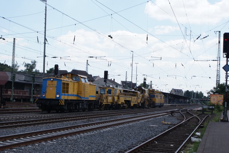 203 302-5 mit Bauzug und am Schluss hngt 711 005-9