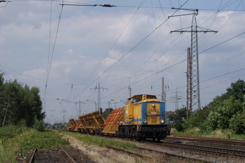 203 303-3 mit Waggons fr Weichen in Ratingen Lintorf vam 30.06.2008