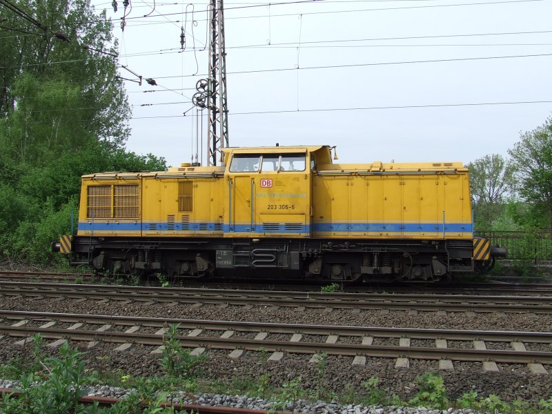 203 306-6(LEW 1974 V100.1 ex DR 202 752) abgestellt in Gelsenkirchen Bismarck. 17.4.07