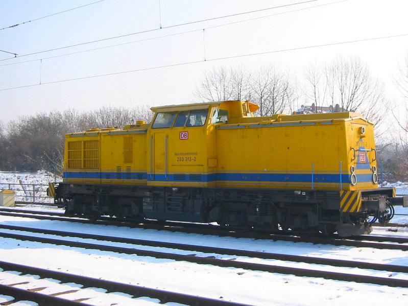 203 313 von DB Netz Instandsetzung am 26.02.2005 in Karlsruhe Hauptbahnhof.