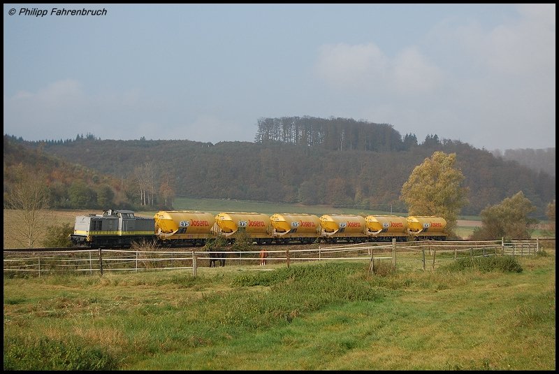 203 507-9 zieht am morgen des 13.10.07 das  Josera-Zgle  von Miltenberg nach Merkle, hier bei Heidenheim-Schnaitheim aufgenommen.