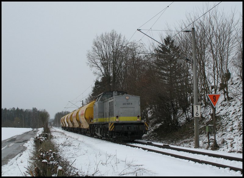 203 507-9 zog am 22.03.2008 den Josera-Zug in Richtung Ellwangen. Aufgenommen bei Rainau-Buch.