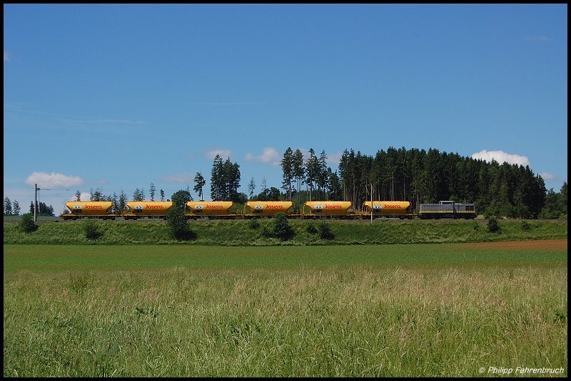 203 507 befrdert zur Mittagszeit des 01.06.08 ihr  Josera-Zgle  von Blaubeuren-Merkle nach Kleinheubach, aufgenommen am Km 4,8 der Oberen Jagsttalbahn (KBS 786) kurz hinter Schwabsberg.