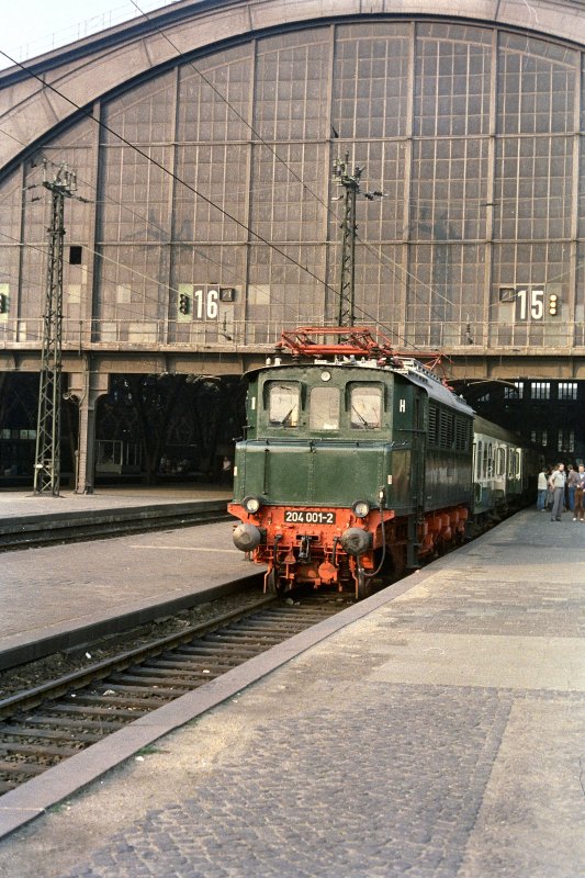 204 001-2 (E 04) in Leipzig Hbf, um 1986