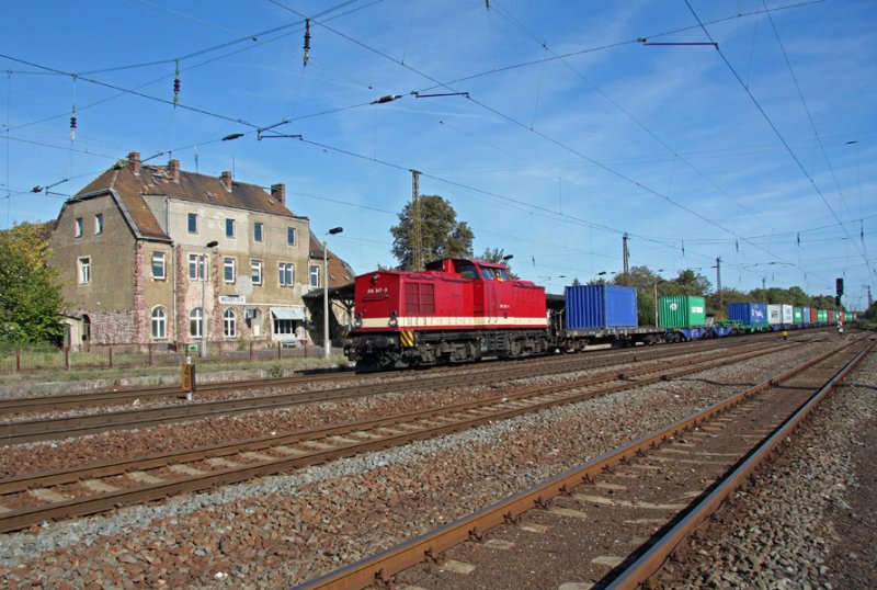 204 347-9 durchfhrt am 09.10.2009 mit einem Containerzug den Bahnhof Leipzig-Wiederitzsch.