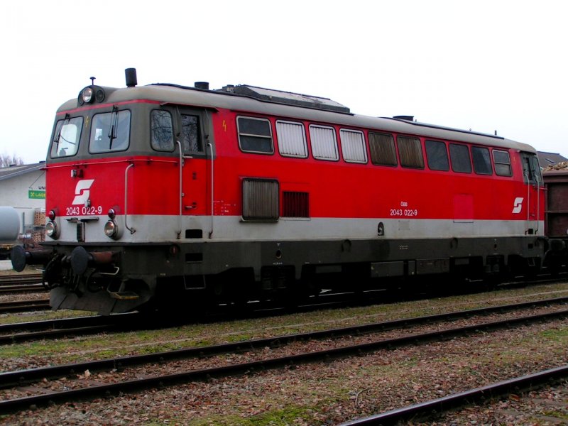 2043 022-9 wurde soeben vom Rbenzug abgekoppelt, welchen sie von Geinberg bis Ried i.I. als Nachschiebelok untersttzt hat, und wird dann wieder den Verschubdienst aufnehmen; 071123