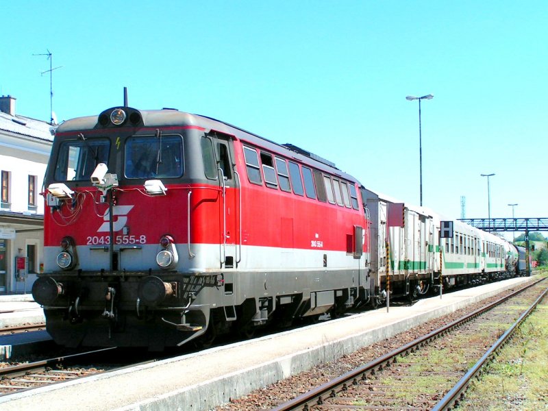 2043 555-8 mit Unkrautvernichtungszug am Bhf. RIED i.I.; 080512