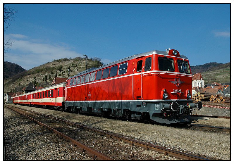 2043.24 abfahrbereit am 8.4.2007 in Spitz a.d. Donau als EZ 6999  Wachau  retour nach Krems a.d. Donau