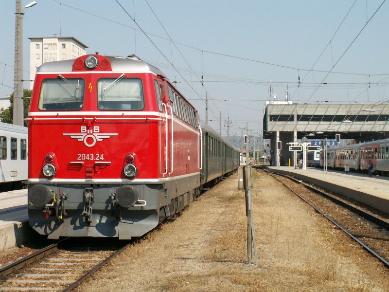 2043.24 steht abfahrbereit in Krems an der Donau (24.9.2007)
