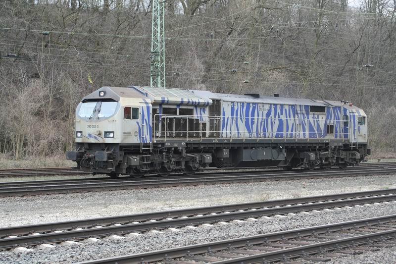205 002 Durchfahrt Eichenberg aus Ri. Kassel in Ri. Gttingen(13.04.2006)