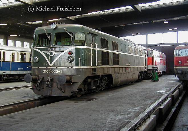 2050 002-1 in der TR Wien Nord (08-05-2001)