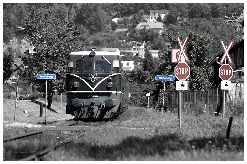 2050.04 mit ihrem Sonderzug SR 19815 von Leoben nach St. Paul im Lavanttal am 10.8.2008 bei der Einfahrt in Wolfsberg.
