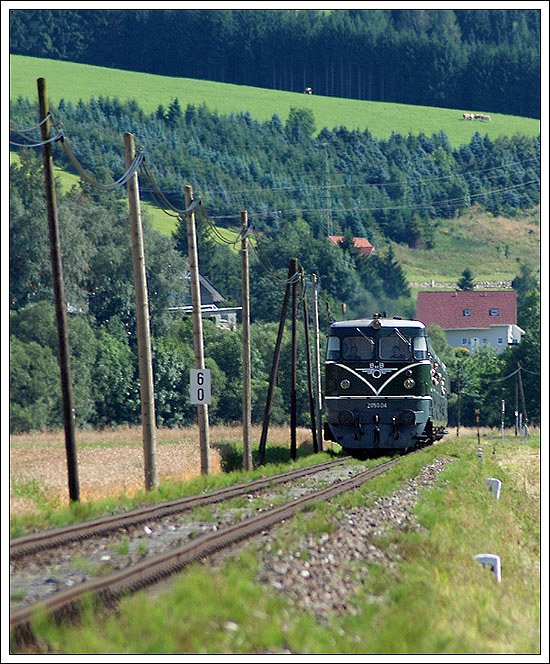 2050.04 mit ihrem SR 19814 von St. Paul im Lavanttal nach Mixnitz am 10.8.2008 zwischen Eppenstein und Wei�kirchen in der Steiermark.