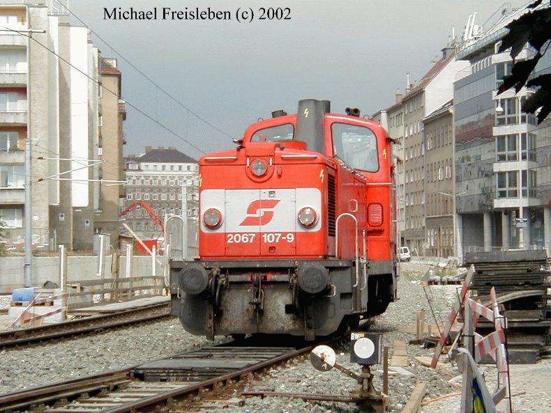 2067 107-9; bei der alten Abzweigung Rennweg; am 28.August 2002