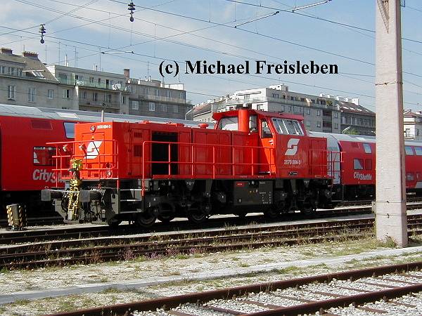2070 004-3 im Bahnhod Wien Nord am 01.Oktober 2001