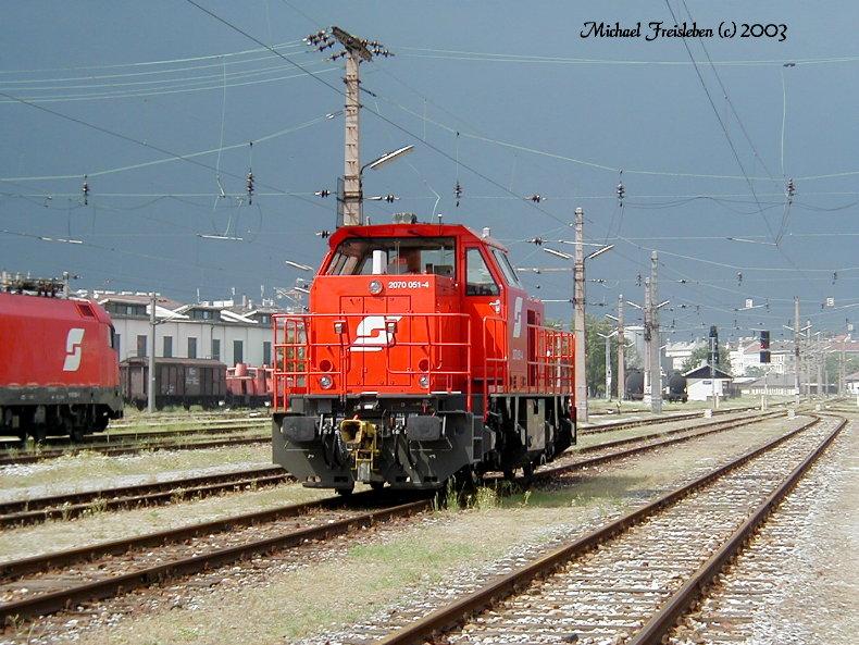 2070 051-4, am 13.Mai 2003 im Bahnhof Wien Nord vor dem grossen Unwetter mit Hagel