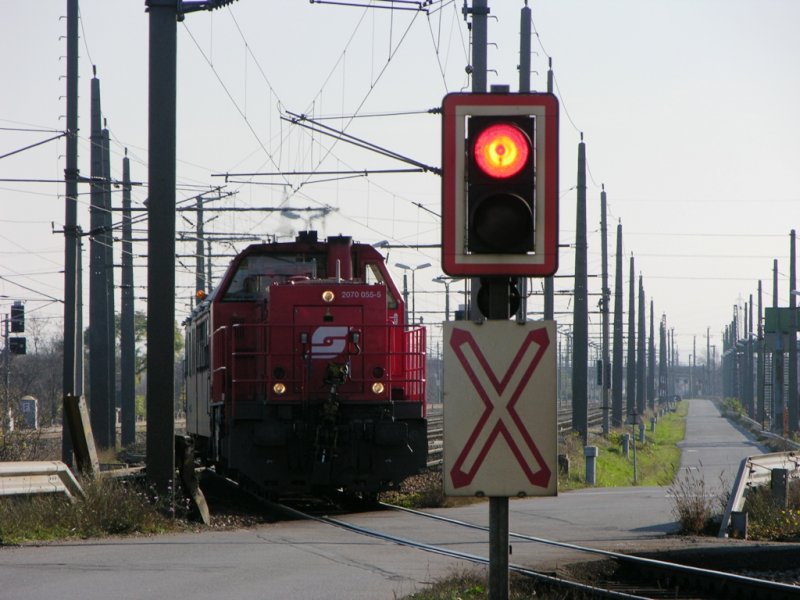 2070-055 mit Hilfzug. Zvb, 15.11.2008