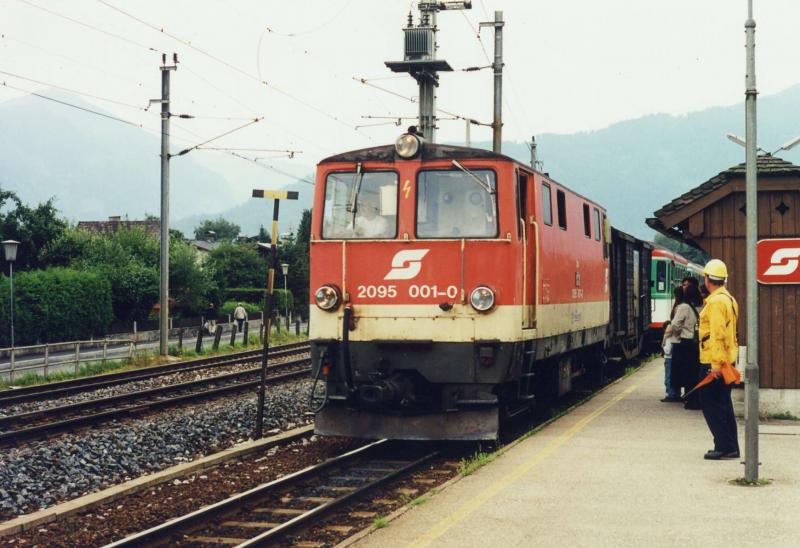 2095.01 die jetzt wieder den Hist. Lack hat in Tischlerhusel.