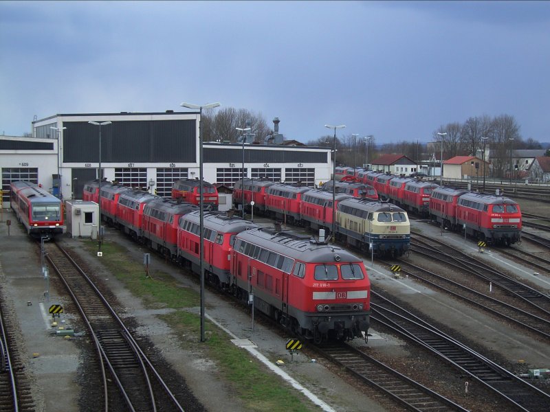 21 Loks der V 160er Lokfamilie genossen ihre Feiertagsruhe am 23.03.2008 in Mhldorf.   
