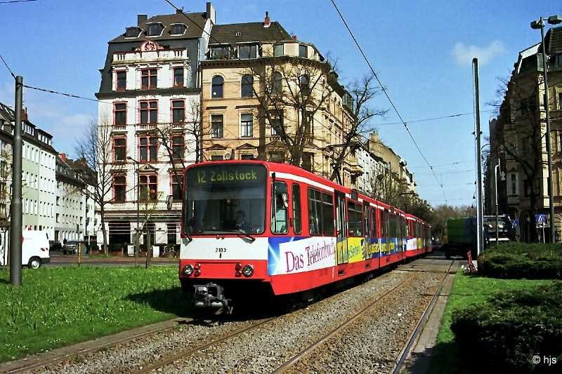 2103 + 2111 auf dem Eifelplatz (31. Mrz 2003).