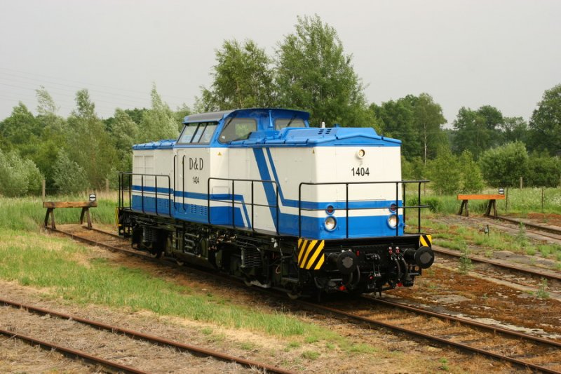 21.06.2006 D & D 1404 (alte 202 735-7) Bj. 1974, 12.06.2006 modernisiert steht im ehem. Bw Hagenow Land an der Drehscheibe 