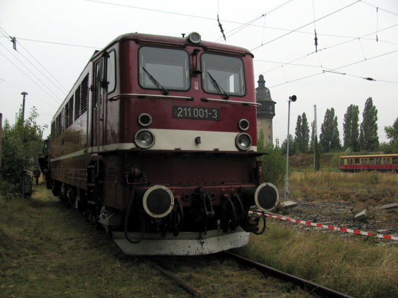 211 001-3 aus Halle beim BW Fest in Schneweide.