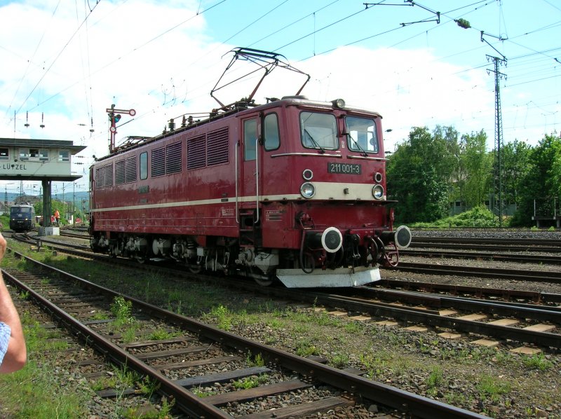 211 001-3 aus Halle (Saale) zu Gast in Koblenz L�tzel.