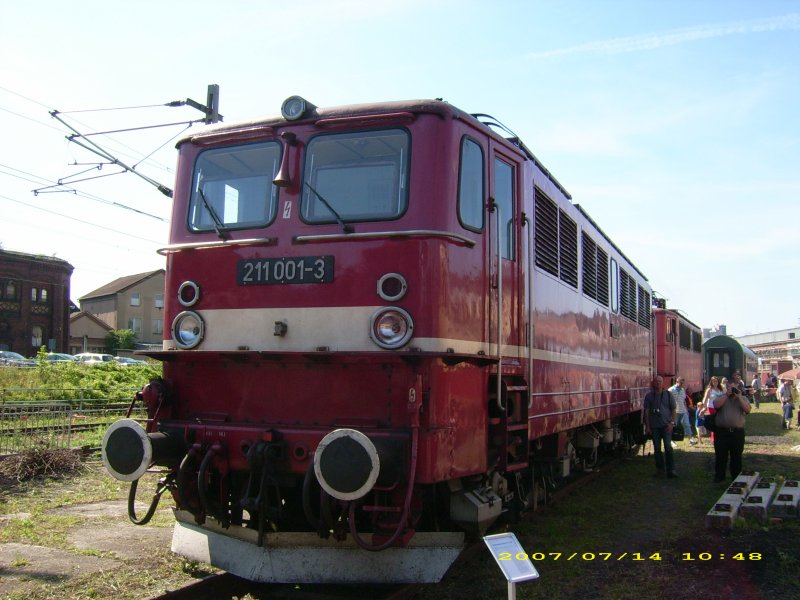 211 001 auf dem Gel�nde des DB-Museum Halle/Saale. Fotografiert am 14.07.07 anl�sslich des Sommerfestes 07.