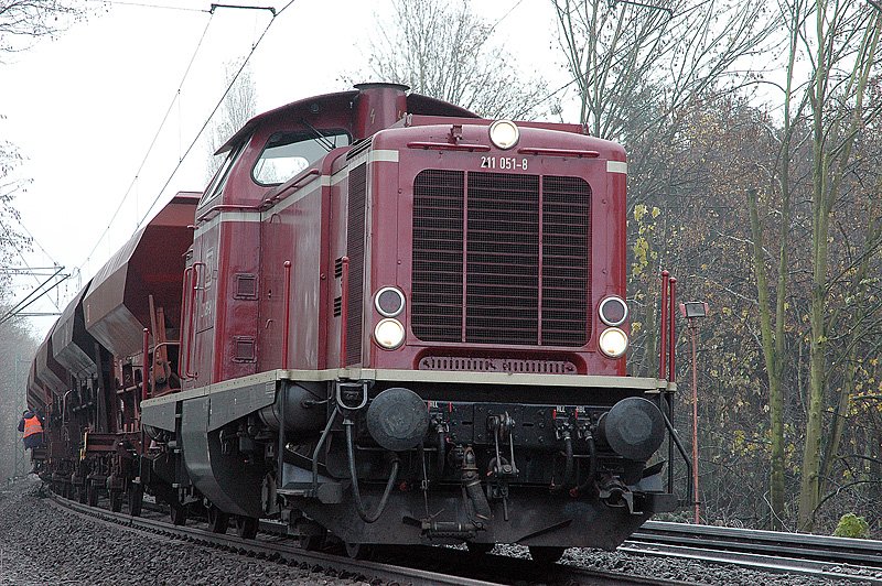 211 051 EFW bei Bauarbeiten in Moers/Rheinkamp. 21.11.2004