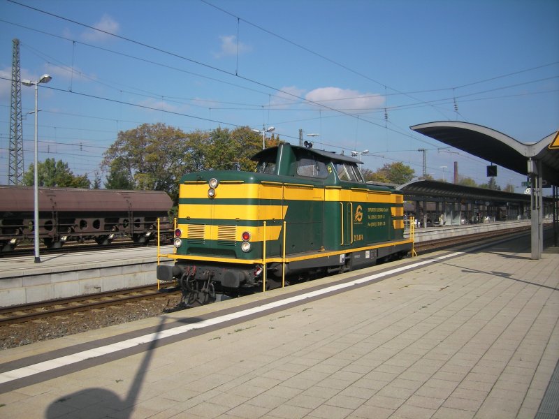 211 074 der Erfurter Gleisbau durchfhrt den Lichtenfelser
Bahnhof. 07.10.2007