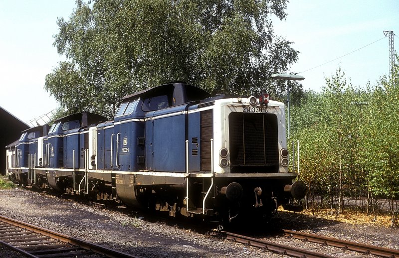 211 330 + 326 + 323  Einsiedlerhof  05.08.90