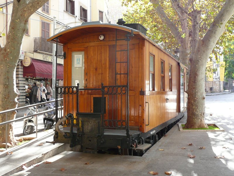 21.11.08,ausgemusterter Wagen ist heute das Bro der Touristeninformation von Sller.